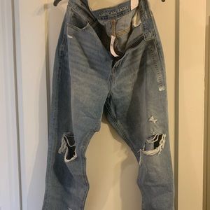 American Eagle “cool mom jean” size 16 (33) short. High waisted. Lightwash